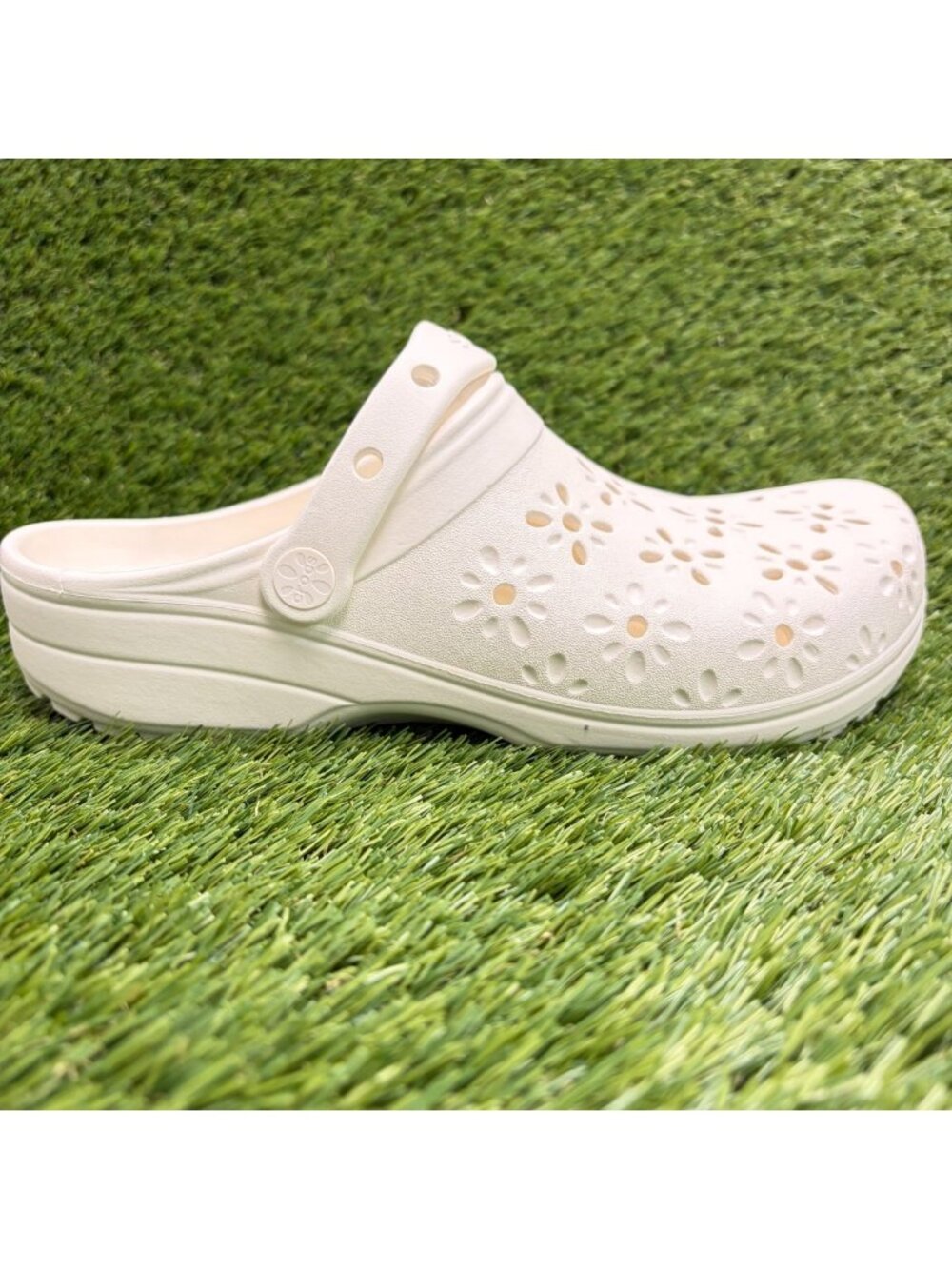 Crocs Classic Floral Cut Out Clog Mens Size 9 Ivory Beach Casual Outdoor Sandals